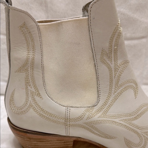 Free People Cream Ankle Booties with Western‎ Stitching - Picture 10 of 15